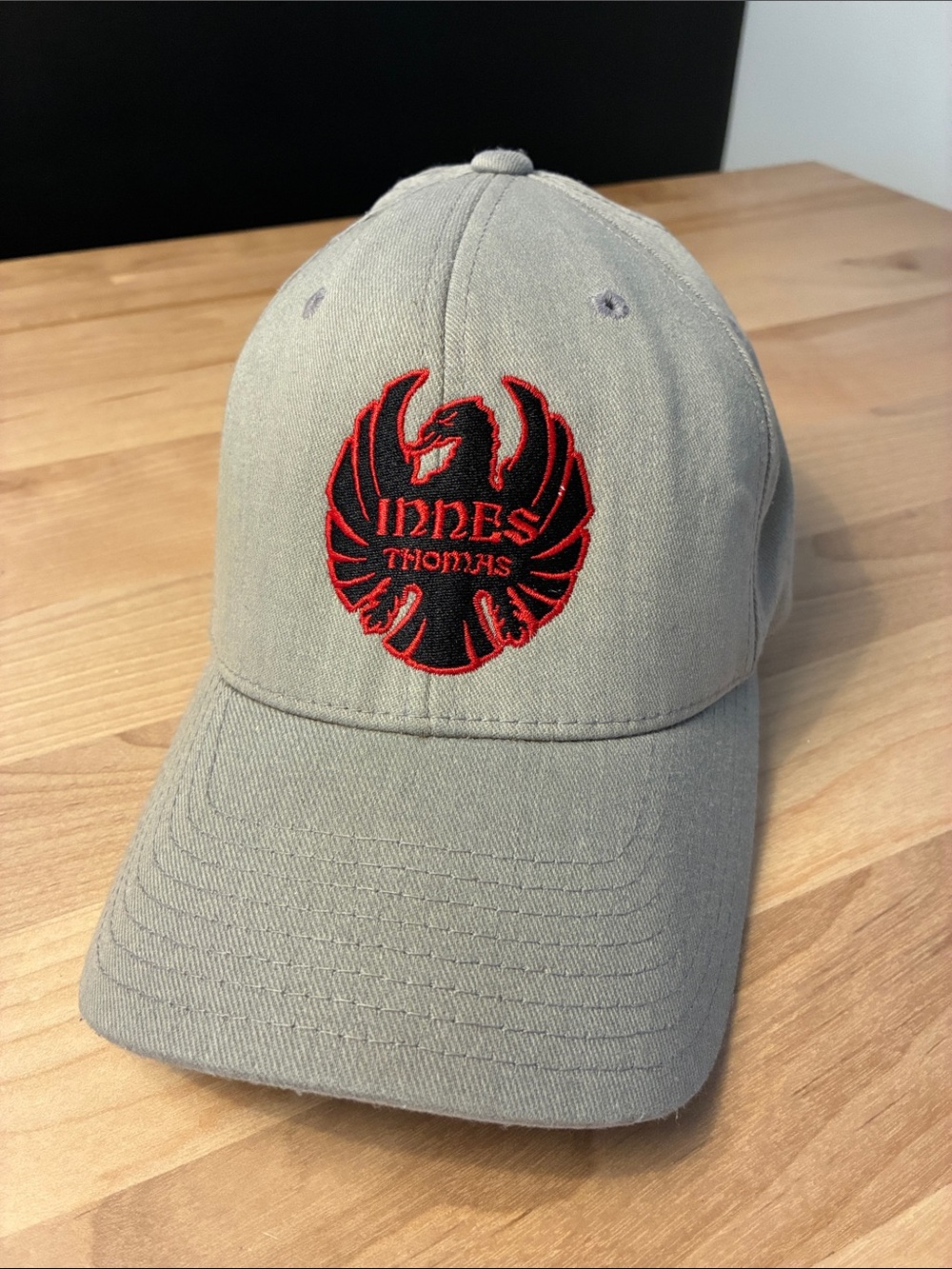 Innes Thomas Grey Baseball Cap with Red & Black Embroidered Crest S-M skate 🛹